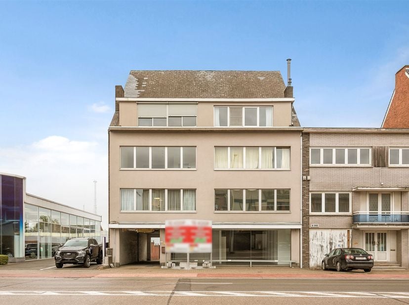 HANDELSPAND op zicht locatie in Hasselt.<br />
<br />
Ligging:<br />
<br />
Volgens het EPC heeft het handelspand een bruikbare vloeroppervlakte v