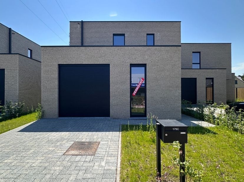 Maison à louer
                    à 2400 Mol
