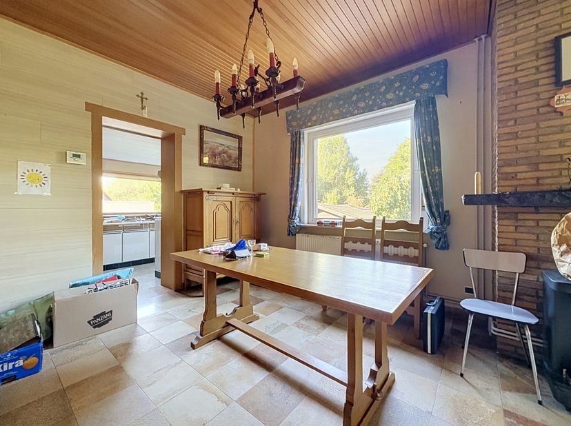 Halfopen bebouwing met veel potentieel gelegen in een uiterst rustige buurt van Sint-Idesbald.&amp;nbsp; De woning grenst aan natuurgebied.&amp;nbsp;De woning