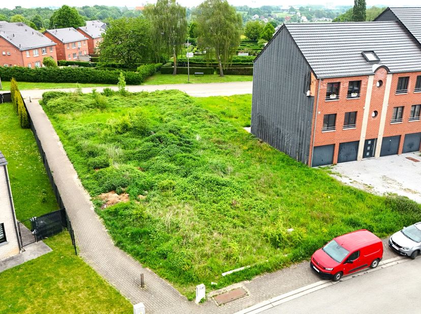 JNP Immobilier a le plaisir de vous présenter ce beau terrain à bâtir avec permis accepté pour la construction d'un IMMEUBLE DE 5 APPARTEMENTS. <br />