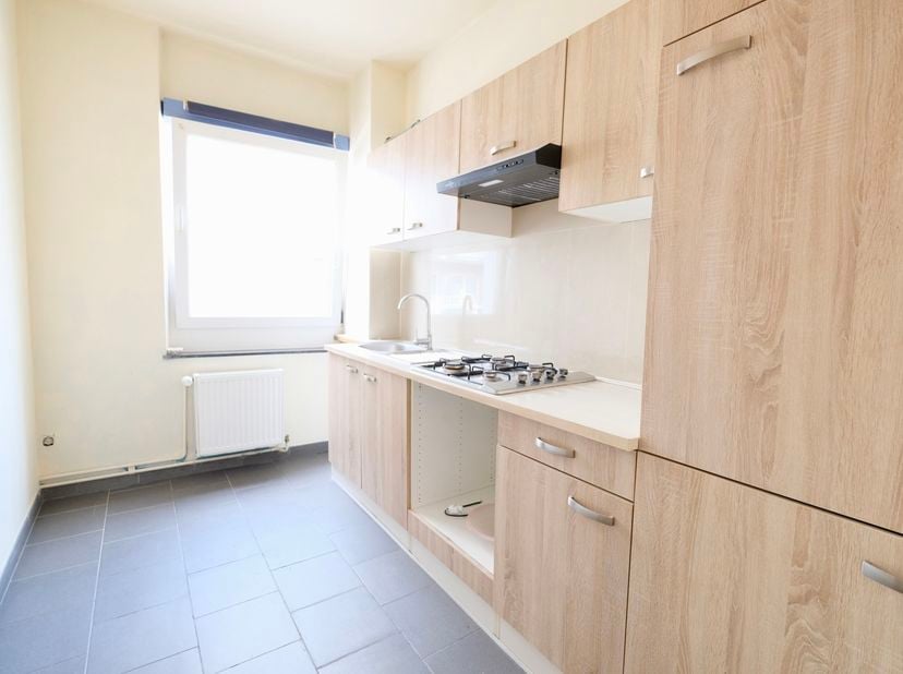 MOLENBEEK-SAINT-JEAN - REF: 7697863 : <br />
<br />
Gelegen in een residentiële wijk op een steenworp van de Louis Mettewielaan en dicht bij alle voor