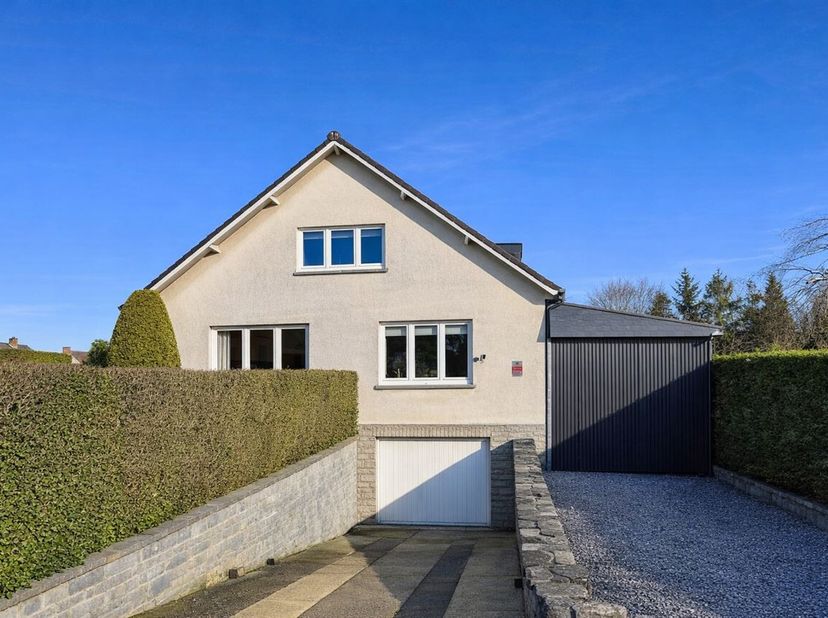 Gezinsvilla in het dorp Beuzet<br />
Huidig bod: 340.000 euro, vraagprijs: 385.000 euro<br />
Meer informatie, volledige beschrijving en 360° virtuele
