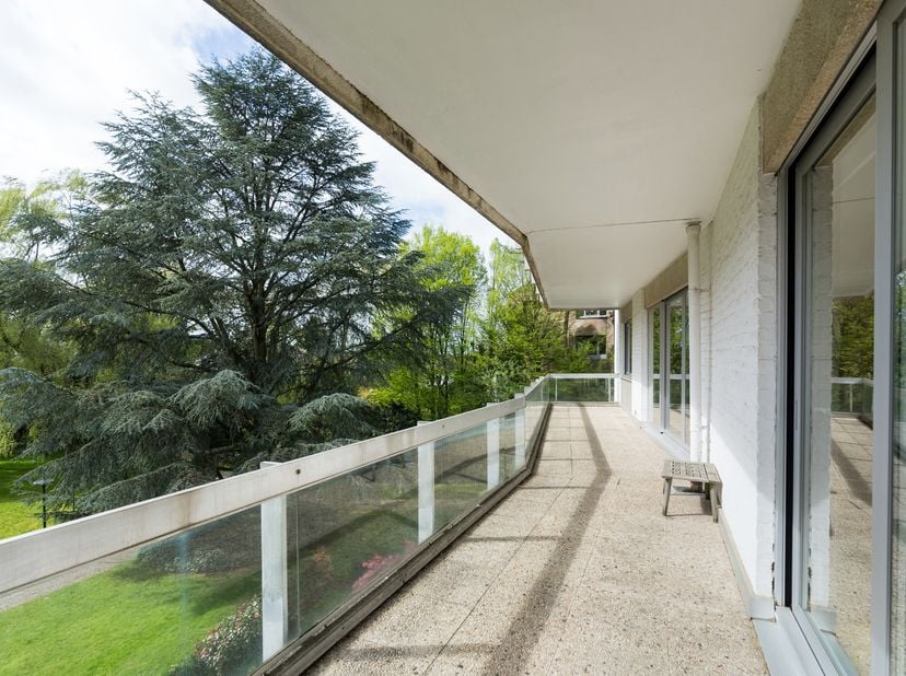 Ukkel, Langeveld – Tussen Cavell en Floride, APPARTEMENT (4slk/3badk) van ca. 300m², TERRAS van ca. 27m², 2 PARKINGS (optioneel). Gelegen op de 1e ver