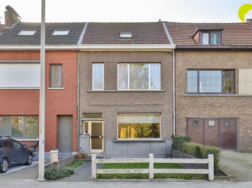 Cette maison confortable avec un jardin fantastique est située juste à côté du Fort 3 et se trouve à quelques minutes de tous les magasins nécessaires