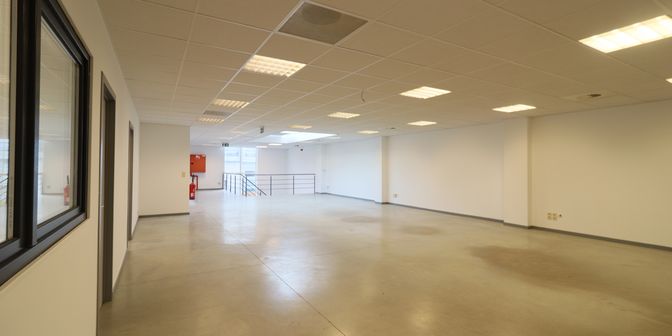 Bien professionnel à louer à Avenue Edison 23, 1300 Wavre