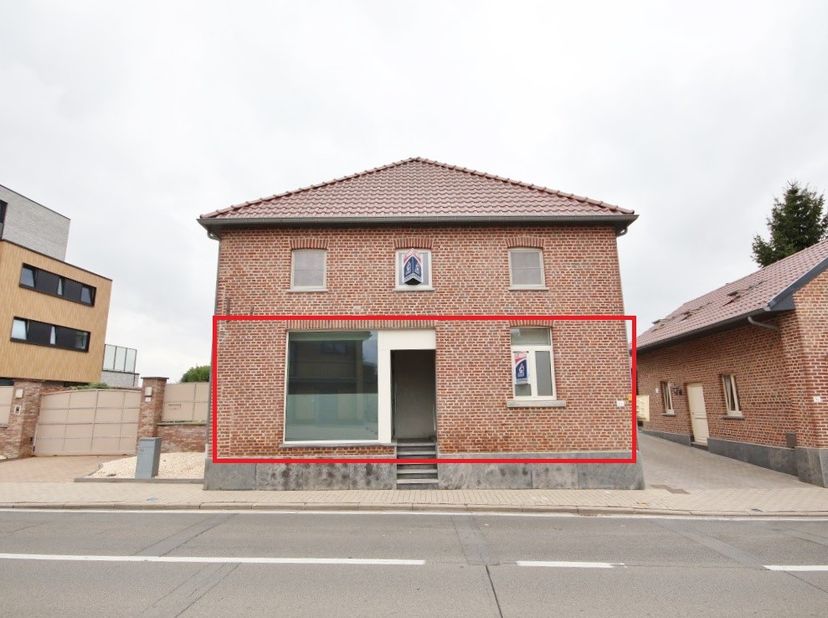 Op een rustige en centrale ligging, vlak bij het centrum van Wellen, bevindt zich dit verzorgde appartement in een vrijstaande woning. Op slechts enke