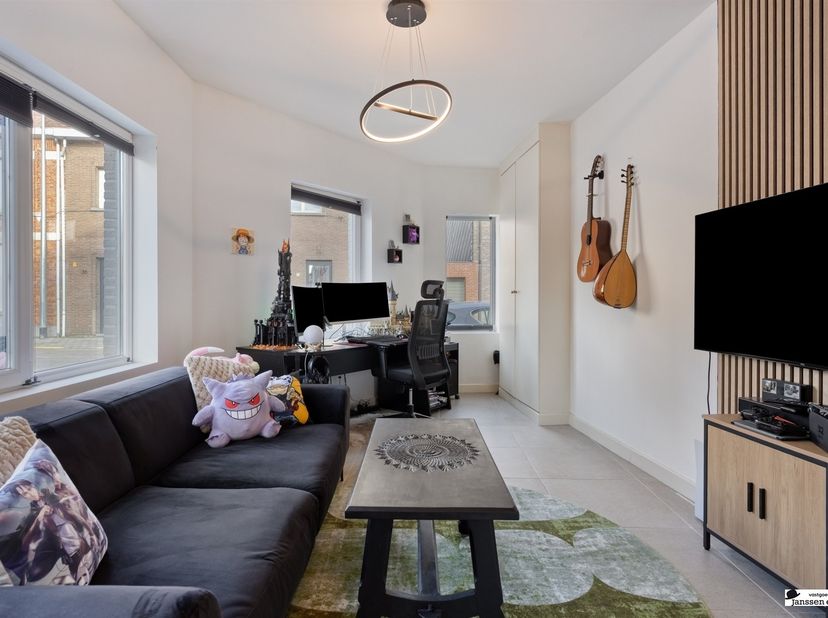 Ben je op zoek naar een instapklare moderne en lichte woning met 3 ruime slaapkamers en EPC A? Dan heeft dit pand alles wat je kan dromen.Deze typisch