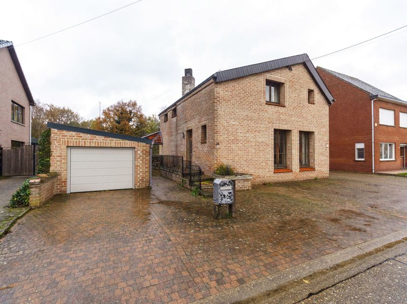Gelijkvloers<br />
<br />
Deze woning biedt een royale leefruimte van meer dan 51 m², met aansluitend een keuken van 17 m² die perfect kan worden inge