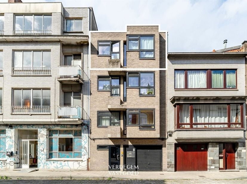 Op een toplocatie aan Sint-Pietersstation vind je dit appartement in een kleine residentie. <br />
Je woont in de Koning Boudewijnstraat, op wandelaf