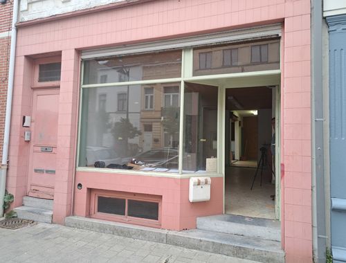                                         Handelszaak te koop in Ukkel, € 180.000
