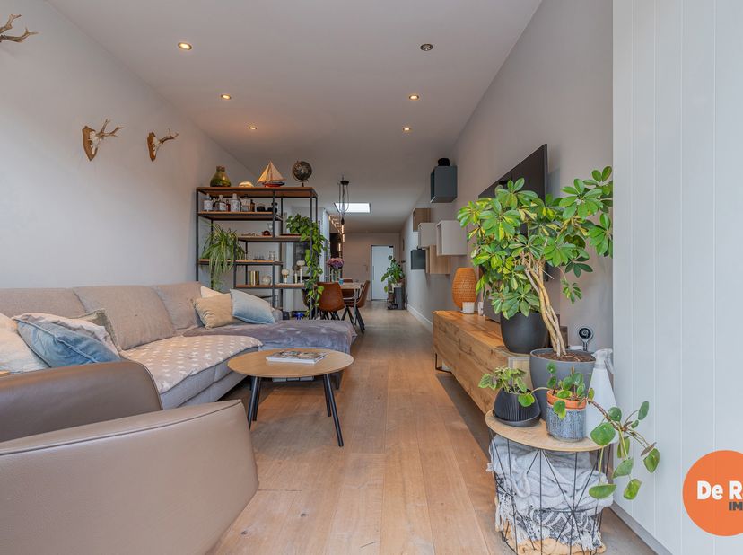 BERLARE - Bent u op zoek naar een instapklare woning op een uitstekende locatie? Dan is deze volledig gerenoveerde woning aan de stadsrand van Berlare