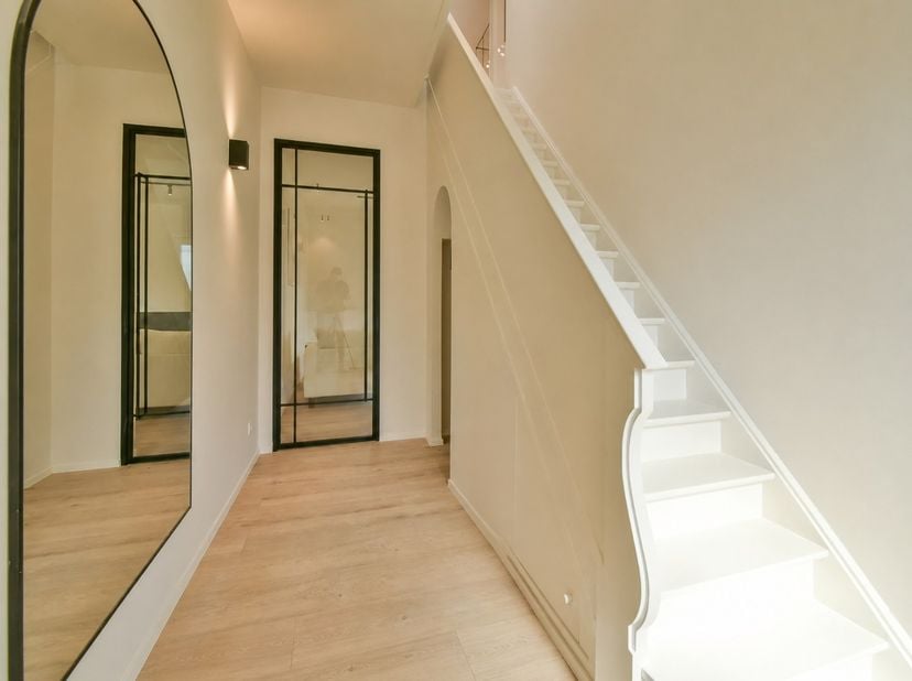 Welkom in de Wingensestraat 5, een gerenoveerde woning met garage, autostaanplaats en zonnige tuin. Rustig gelegen in het charmante Hertsberge, op een