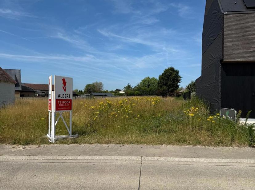 Bent u op zoek naar een bouwgrond waar u uw droomwoning kunt realiseren? Dan is deze zuidwestgerichte bouwgrond van 671 m² in de Serskampstraat te Sme
