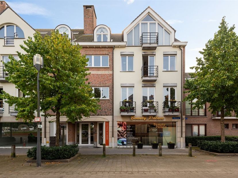 Handelsruimte van 200 m² aan de Nieuwe Kaai<br />
 Ligging:<br />
Het handelspand is zeer interessant gelegen aan de Nieuwe Kaai en de jachthaven. Op