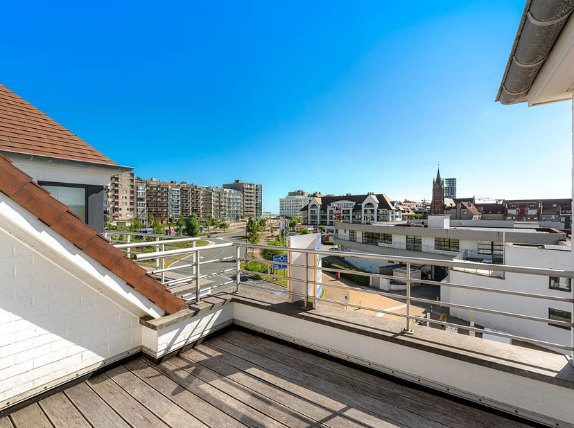 Près de la plage de Heist, nous proposons cet appartement sur le toit au troisième étage avec deux chambres à coucher. Il y a une grande terrasse (10,