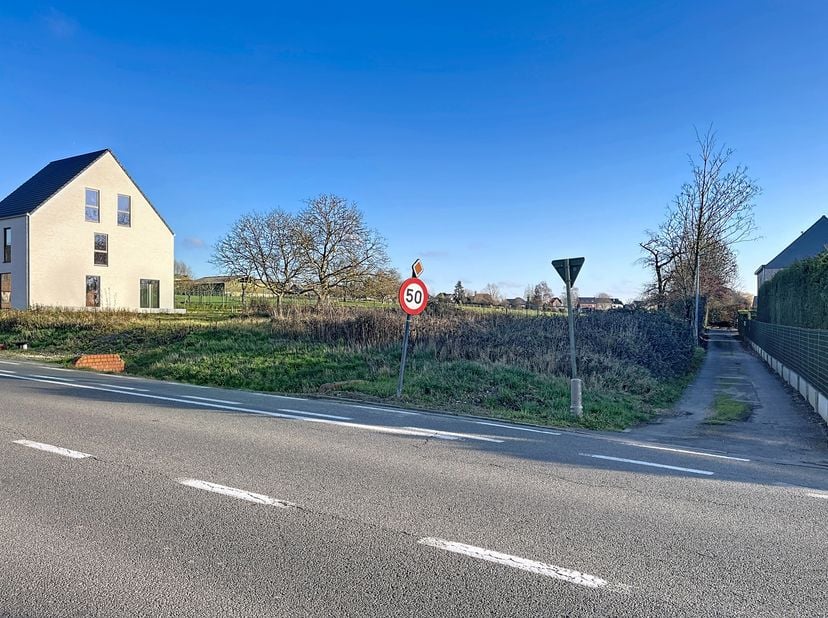 Laat deze kans niet voorbijgaan. Bouw hier jouw toekomst op een plek waar wonen en bereikbaarheid samenkomen!<br />
<br />
BESCHRIJVING<br />
<br />
D