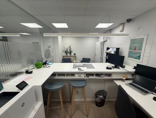                                         Commerce à louer à Woluwe-Saint-Lambert, € 1.890
