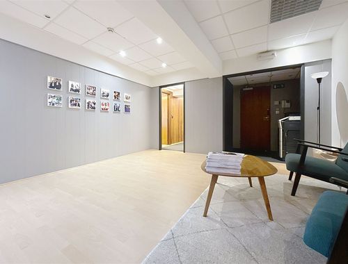                                         Burelencomplex te koop in Etterbeek, € 320.000
