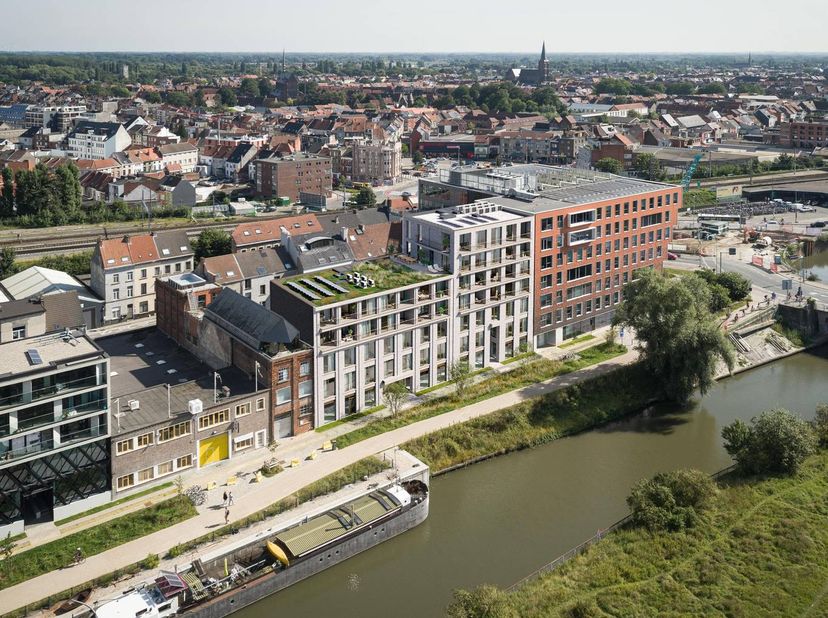 Cet immeuble commercial fictif (unité 0.01) à vendre fait partie du projet de nouvelle construction exclusif et à petite échelle de Bollard, qui, avec