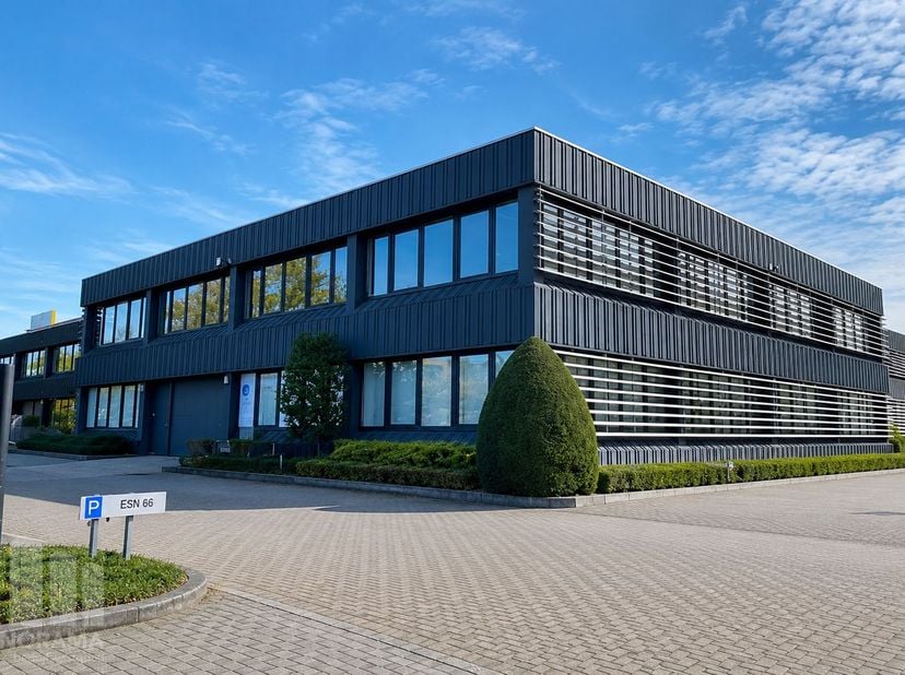 Moderne kantoorruimte van 255&amp;nbsp;m² op een uitstekende locatie in Zaventem, vlak bij de E40, R22 en A210. Dankzij de bushalte naast het gebouw en de