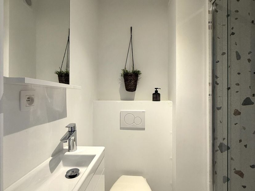 Studio lumineuse et agréable à proximité du Bourgoyen<br />
EPC : B<br />
Mobiscore : 9,1/10<br />
À distance de marche des commerces, des transports