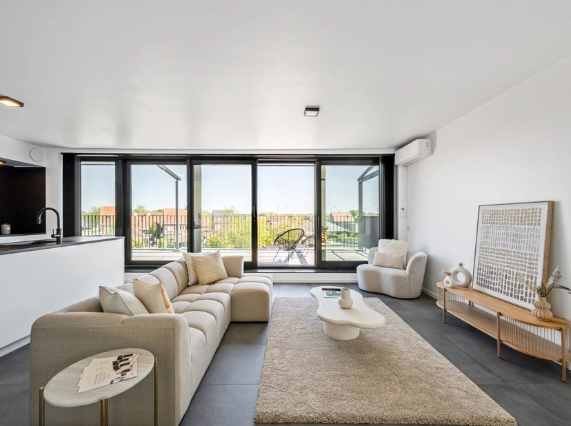 Dit recent dakappartement is gelegen in het centrum van Vosselaar. Het appartement is gelegen op de 2de verdieping van dit kleinschalig appartementenc