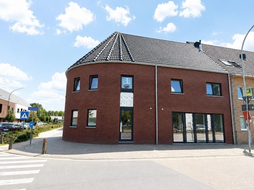 Hectaar bouwt twee energiezuinige nieuwbouwwoningen in het dorpscentrum van Steenhuffel, vlak bij de kerk. Hier woont u in een rustige, landelijke omg
