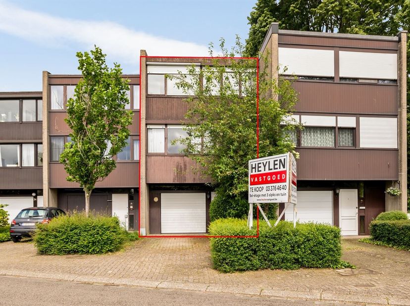 Ligging: <br />
Deze charmante woning bevindt zich in een rustige woonwijk in het hart van Deurne-zuid. U geniet er van een groene en serene omgeving,