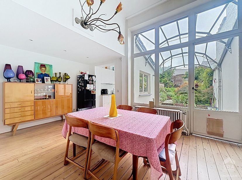 Elsene: Art-nouveauwoning met 4 slaapkamers en tuin te huur in ElseneDeze woning in art-nouveaustijl (ca. 264 m²), gebouwd in 1906 door architect E. M