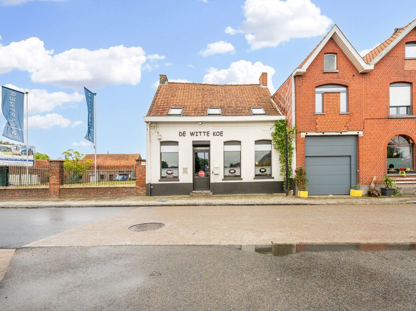 Karaktervol handelspand met horeca- en evenementenmogelijkheden in Menen! â<br />
Bent u op zoek naar de ideale locatie voor een café, bistro, feestza