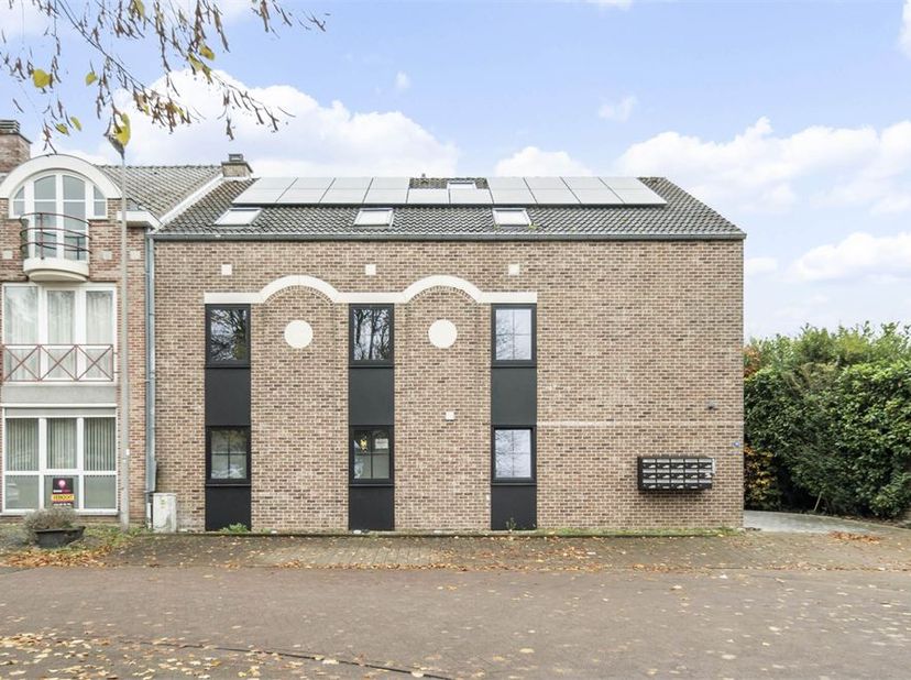 Volledig gerenoveerde(2021) opbrengsteigendom -Gelegen te Lanaken vlakbij de grens van Maastricht-14 appartementen -A en B label EPC -Huuropbrengst va