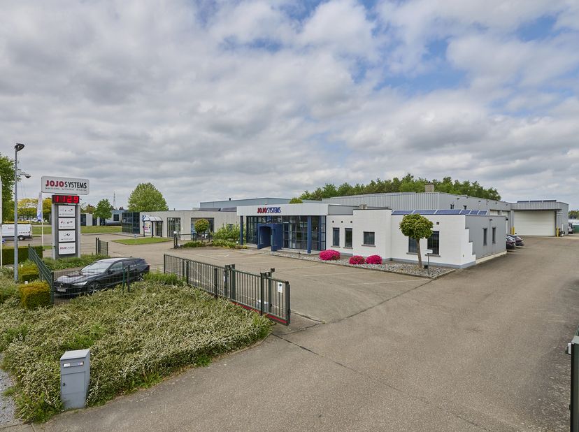Immeuble d’entreprise multifonctionnel d’environ 1.280 m² bénéficiant d’une excellente visibilité<br />
Situé sur un emplacement stratégique, à proxim
