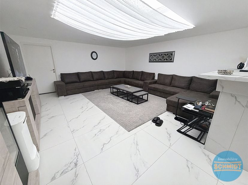 IMMOSCHMIDT (Réf. 29391) - ANDERLECHT (Maison communale) : Superbe duplex de 255m² se composant de quatre chambres, de deux living, de deux cuisine, d