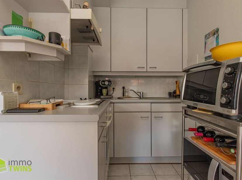 Ruim duplex appartement met terras te Bredene<br />
Dit appartement maakt deel uit van de rustige residentie De Waterlijn. De eigendom is centraal, ma