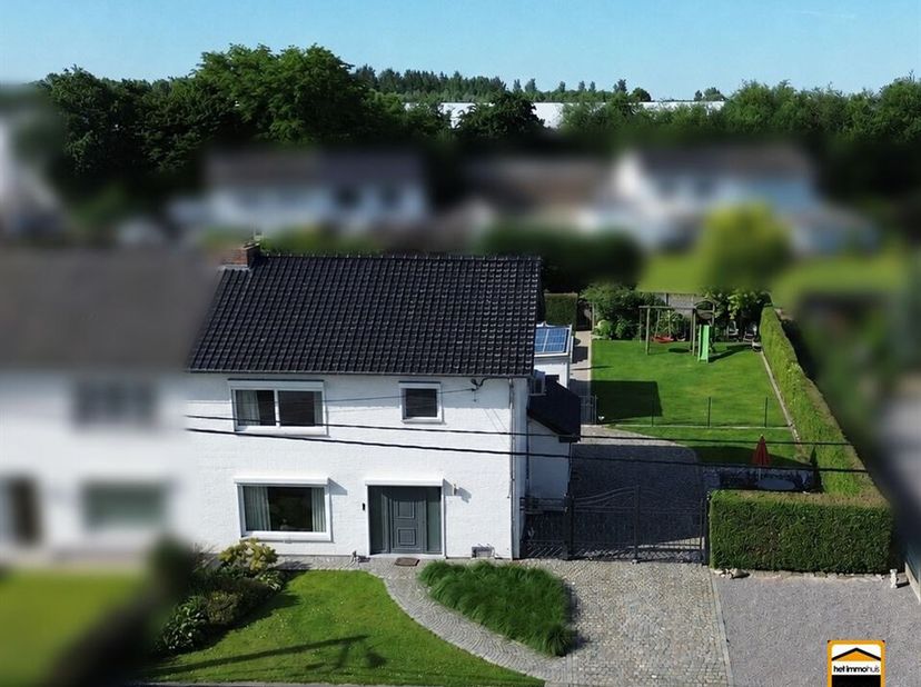 Instapklare halfopen bebouwing op een perceel van 8a 93ca nabij het centrum van <br />
Wellen<br />
Op een gunstige locatie, nabij het centrum van Wel