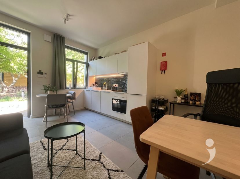 Grande studio à louer dans le centre de Louvain<br />
Studio confortable et spacieux à louer dans un emplacement calme et agréable au centre de Louvai