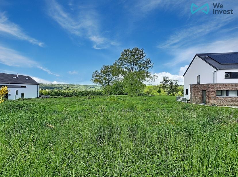 We Invest Malmedy a le plaisir de vous présenter ce terrain à bâtir idéalement situé à Ligneuville, charmant village de la commune de Malmedy, appréci