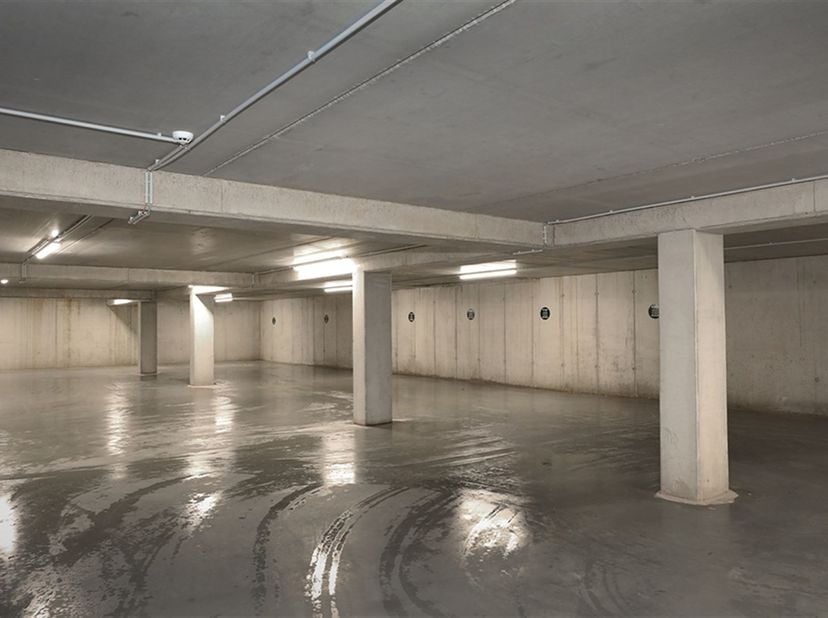 Autostaanplaats midden in het centrum van Hoeselt!<br />
<br />
Midden in de gezellige dorpskern van Hoeselt bevindt zich het gloednieuwe project re