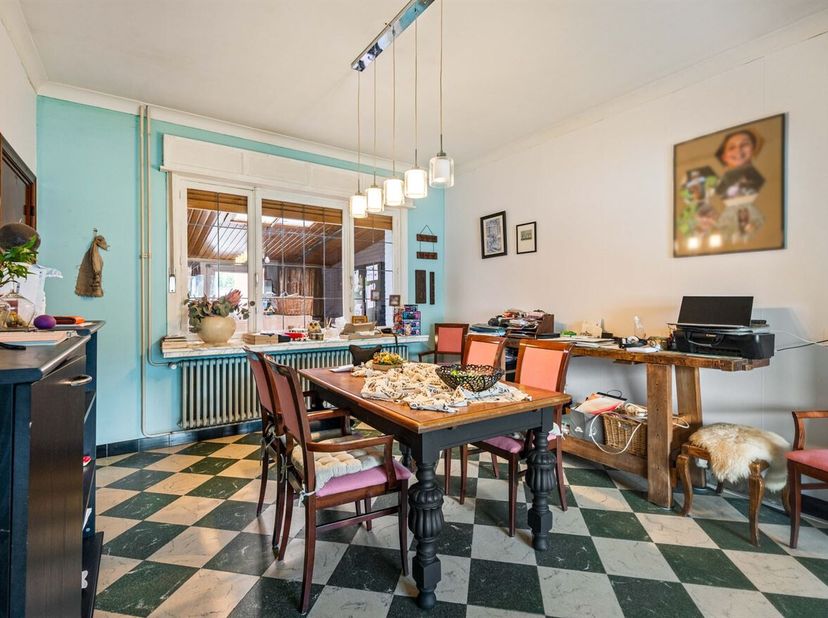 Bâtiment jumelé avec jardin spacieux et double garage<br />
Situation : Située au Molseweg 109 à Geel, cette propriété bénéficie d'un accès facile et