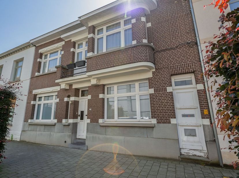 Maison de 3 chambres prête à emménager, idéalement située au centre de Herentals<br />
<br />
Cette maison date de 1937, mais elle a été rénovée en 20