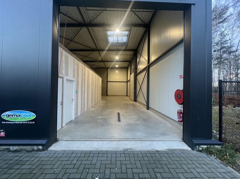 Bien professionnel à vendre
                    à 3600 Genk
