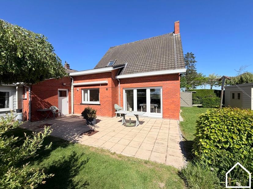 Bekijk zeker de vastgoedvideo via deze link: https://youtube.com/embed/BCrXifSjD0s<br />
<br />
Deze aangename woning verwelkomt u via een praktische
