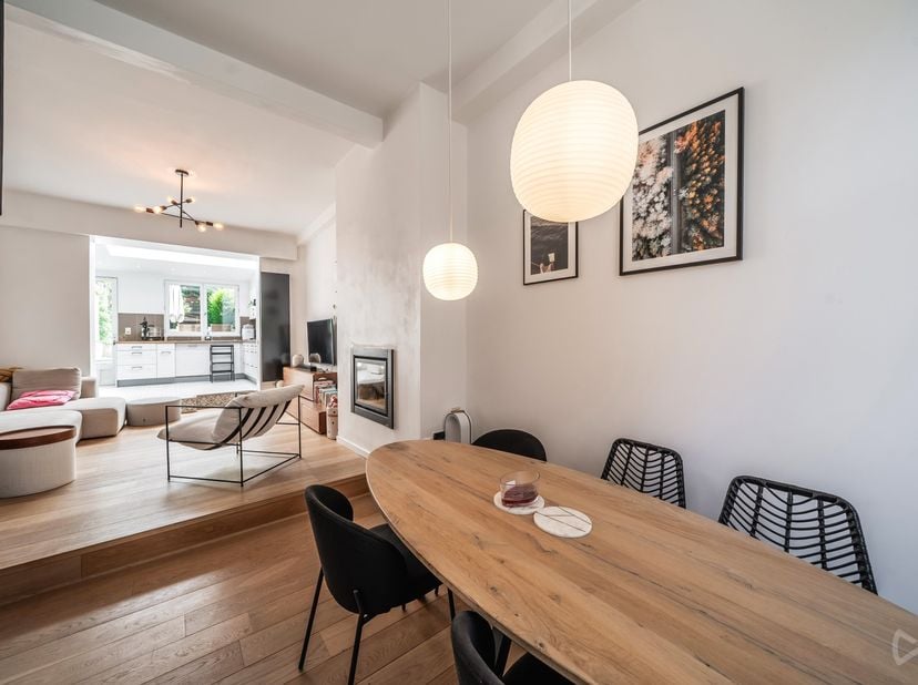 Sommige woningen hebben meteen dat tikkeltje extra. Zodra u binnenkomt, voelt u het. Deze charmante eengezinswoning is daar zonder twijfel één van.<br
