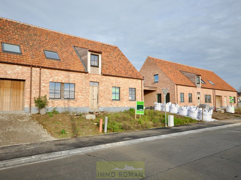 TOP PROJET ! Nouvelle construction avec vue sur Kluisberg ! Situation très calme avec une vue imprenable ! Encore 2 bâtiments jumelés et 2 villas disp