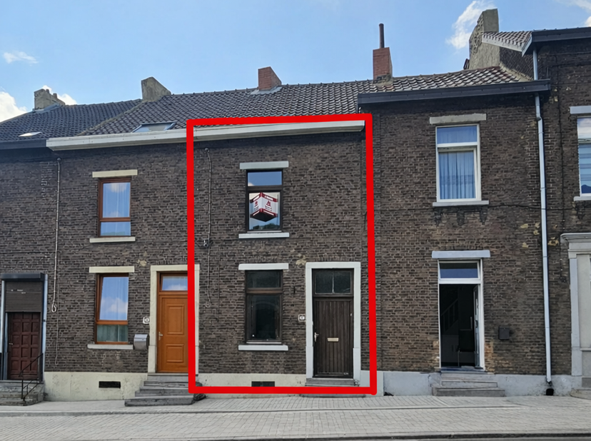 À VENDRE Châtelineau.<br />
Une maison à rénover offrant environ 115 m² habitables et bénéficiant d’un emplacement proche de toutes les commodités. <b