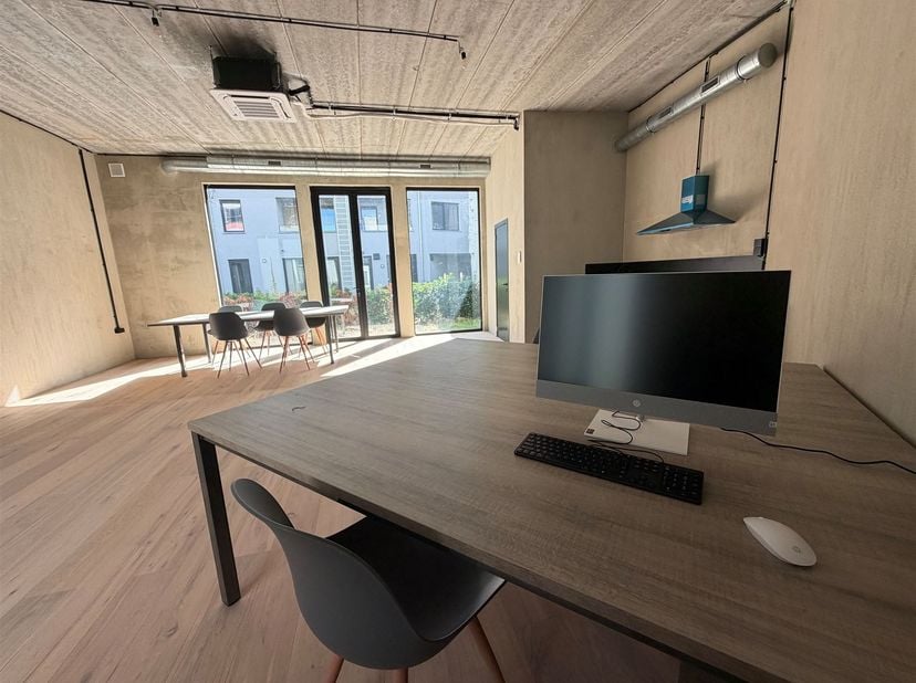 Bedrijfsvastgoed te huur in Bredastraat 77,
                    2060 Antwerpen
