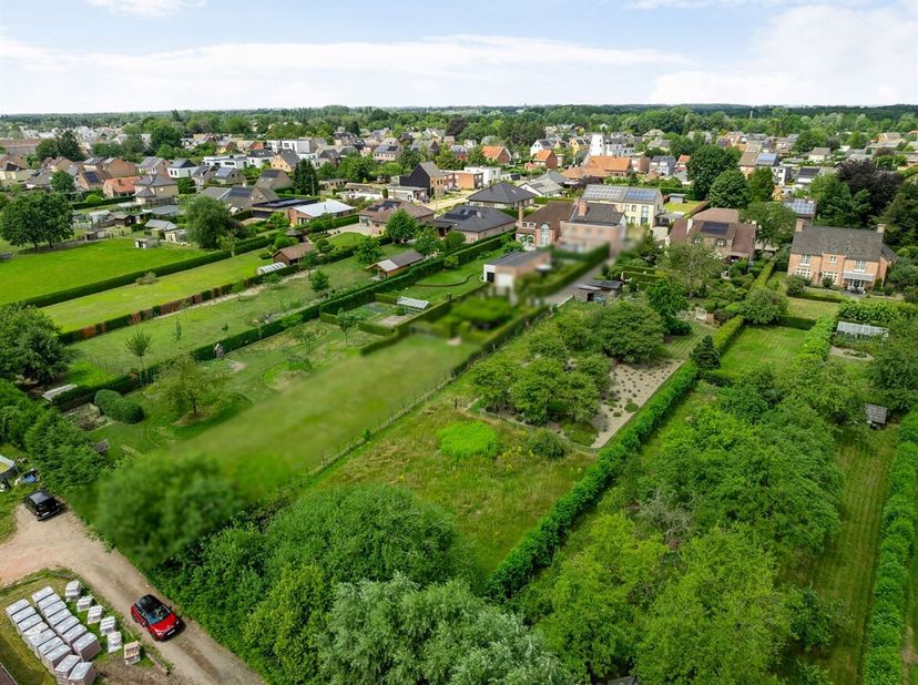 Vous recherchez le calme, l'espace et un emplacement unique ? Cette maison de caractère construite en 1977, située au 36 Veldstraat à Kessel, se trouv