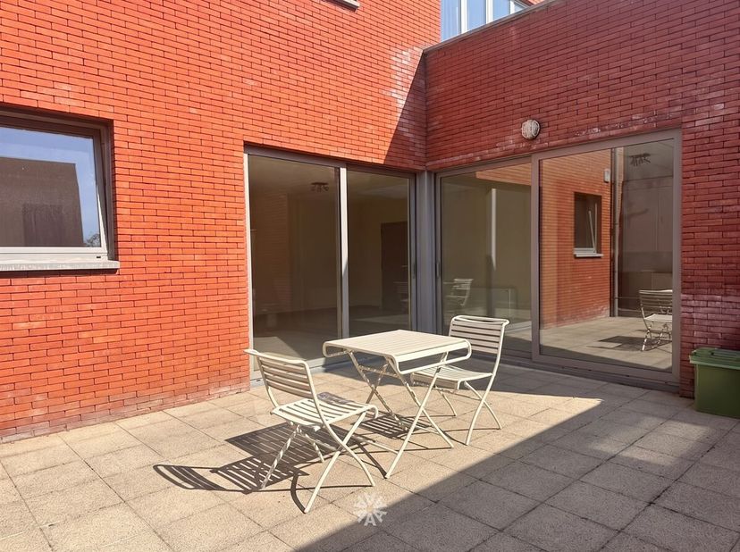 GAND, Zomerstraat 12 : Vous recherchez un appartement spacieux et lumineux de plain-pied, doté d'une terrasse ensoleillée, dans un quartier calme mais