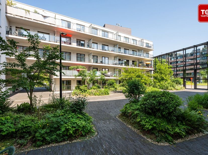 Deze serviceflat gelegen in de residentie Dunant Gardens heeft een fantastische ligging. Deze is verhuurd voor onbepaalde duur wat een gegarandeerd ja