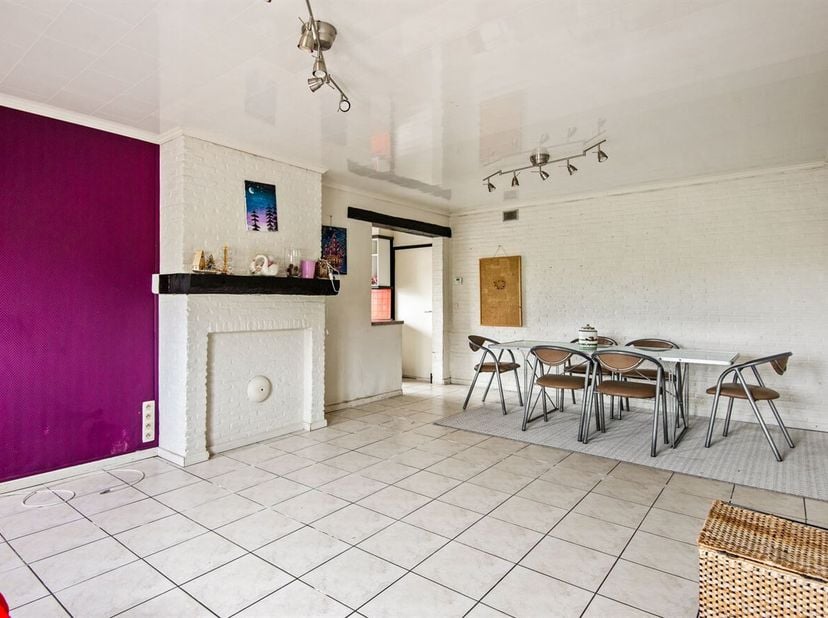 Op te frissen woning met 2 slaapkamers en zonnepanelen<br />
Bent u op zoek naar een woning die u volledig naar eigen smaak kunt opfrissen? Dan is dez